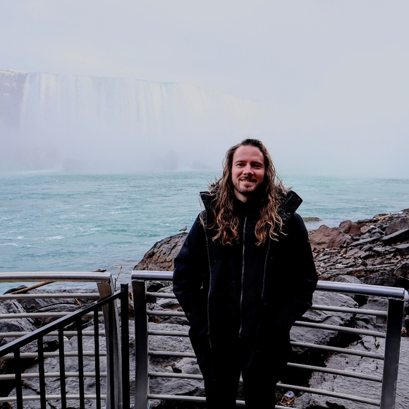 Meet your Posher, Travis - Picture 2 of 5